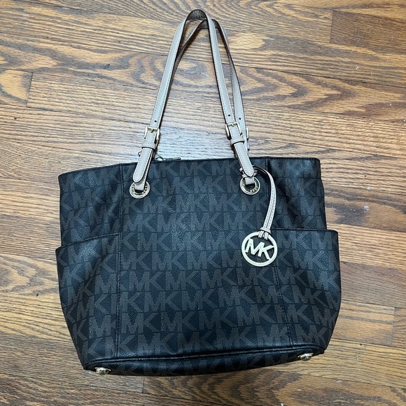 Michael Kors Handbags - Michael Kors Medium Logo print tote purse